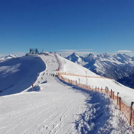 アパート Dora トゥクス